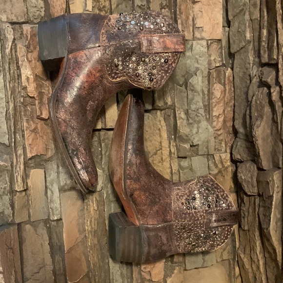 ✨👢✨SIZE 7 | Frye 'Deborah' Studded Boots Western Distressed Leather MSRP $598 - Picture 5 of 16